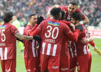 Depremzedeler Sivasspor-Fiorentina maçını statta ücretsiz izleyecek