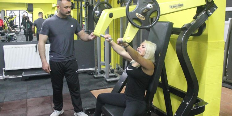 Depremde ailesi ve 8 yakınını kaybeden Müjgan Paçacı hayata sporla tutundu