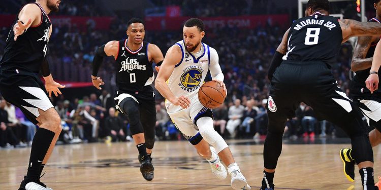 Curry’nin 50 sayısı Warriors’a yetmedi