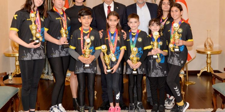 Cumhurbaşkanı Tatar  KKTC Çocuk ve Genç Fitness Milli Takımı’nı kabul etti