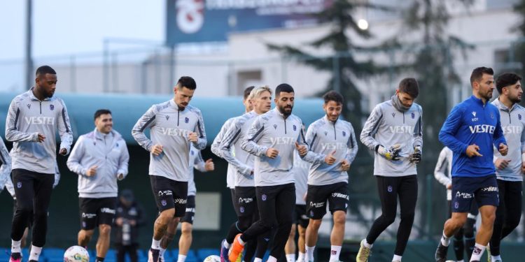 Trabzonspor hazırlıklarını Orhan Ak yönetiminde sürdürdü