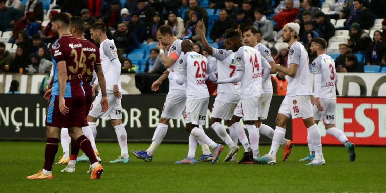 Ümraniyespor Trabzon’da kazandı