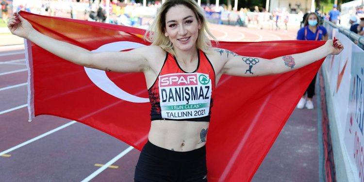 Milli sporcu Tuğba Danışmaz altın madalya kazandı