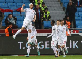 Ümraniyespor Trabzonspor galibiyetiyle lige tutundu