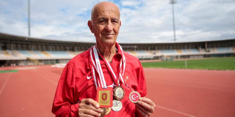 85 yaşındaki veteran milli sporcu depremzedeler adına yarışmak istiyor