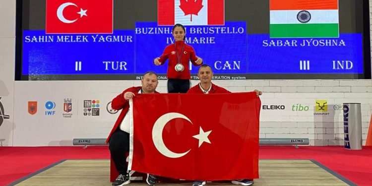 Milli halterci Yağmur Melek Şahin’den 3 madalya