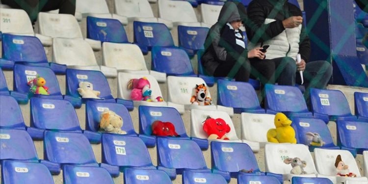 Zeljeznicar-Sloboda maçında depremzede çocuklar için oyuncak toplandı