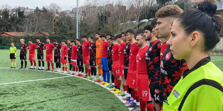 Zonguldak’ta amatör lig hakem ve futbolcuları depremde hayatını kaybedenleri andı