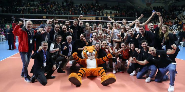 Eczacıbaşı finalde