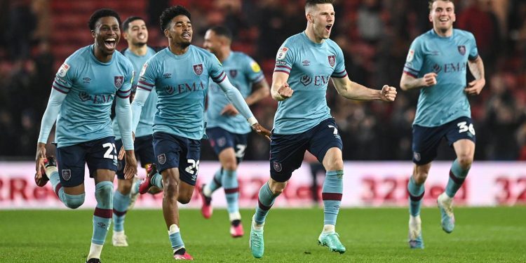 Burnley Premier Lig’e yükselmeyi garantiledi