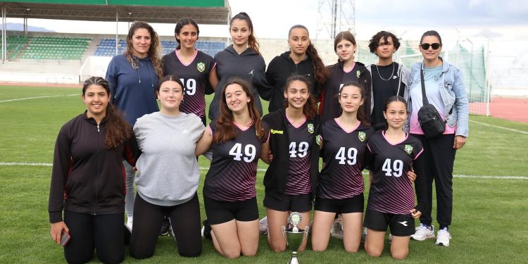 Kızlarda Kurtuluş, erkeklerde ise Yakın Doğu Koleji birinci