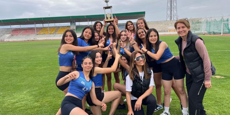 Gençler Atletizm Finalleri:Kızlarda Kurtuluş Lisesi, erkeklerde Yakın Doğu Koleji birinci