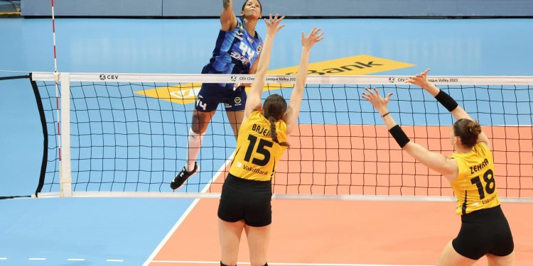 Fenerbahçe Opet set vermedi: 3-0