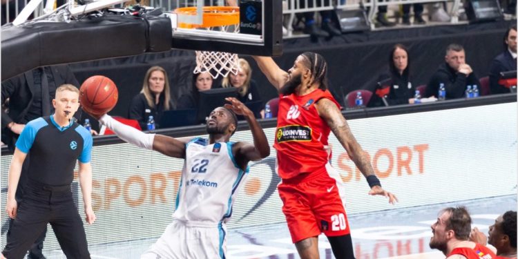 Türk Telekom finalde