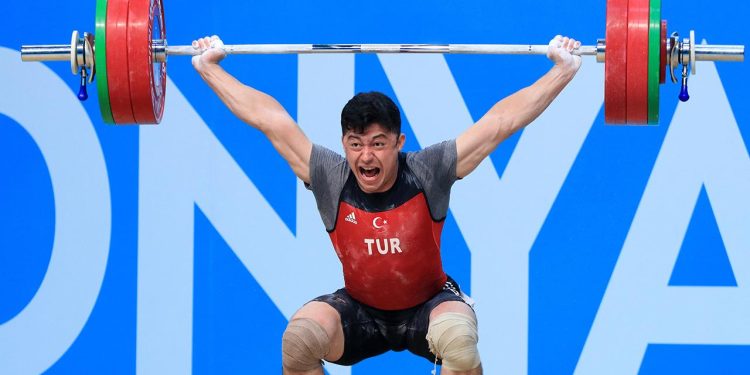 Milli halterci Batuhan Yüksel Avrupa ikincisi oldu