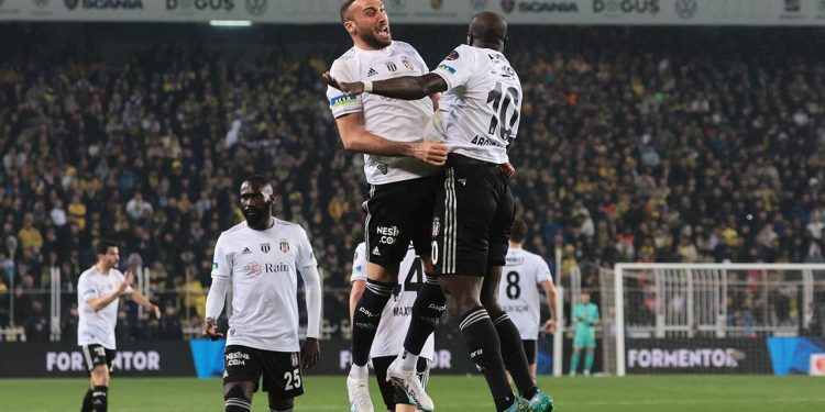 Beşiktaş Kadıköy’de 4 golle kazandı