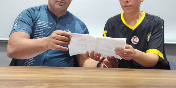 Bisikletçilerden “Şampiyon Melekleri Yaşatma Derneği”ne destek