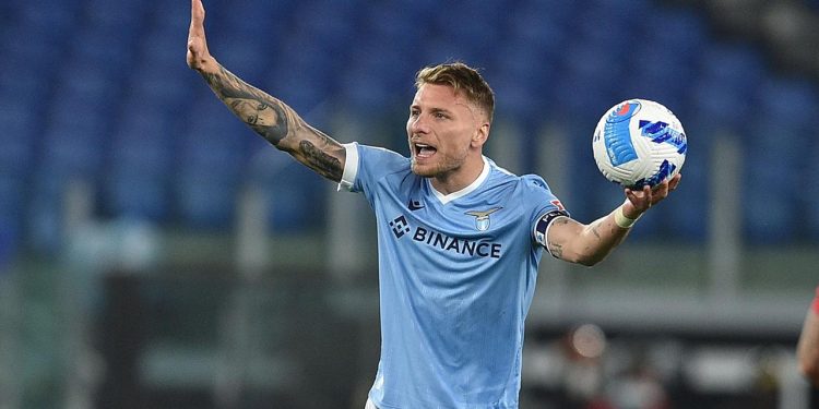 Lazio’nun golcüsü Immobile’nin kullandığı araç tramvay ile çarpıştı
