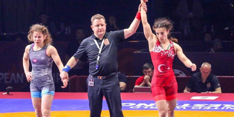 Evin Demirhan Yavuz’dan bronz madalya