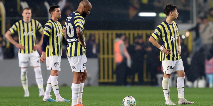 Fenerbahçe’nin 10 kişi kalmış Beşiktaş’a şansı tutmuyor