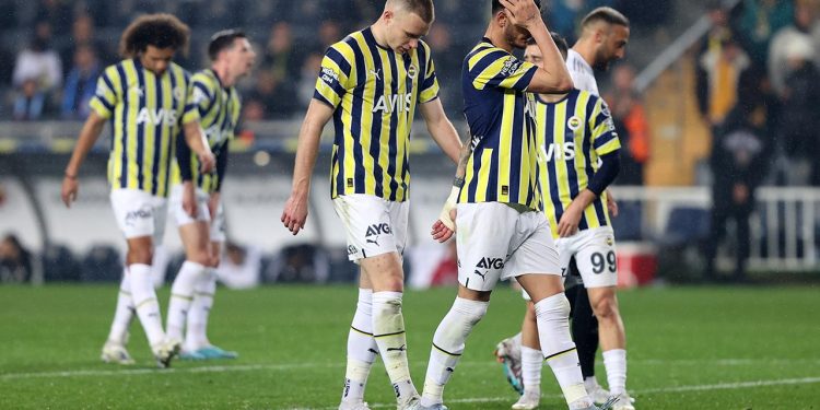 Fenerbahçe büyük maçlarda kayıp
