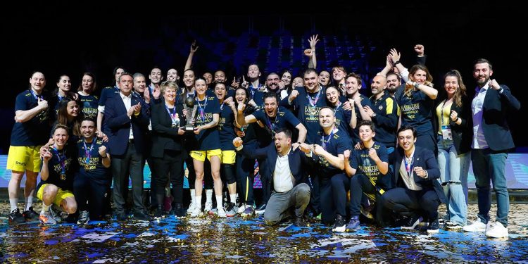 Fenerbahçe Kadın Basketbol Takımı gözünü çifte kupaya dikti