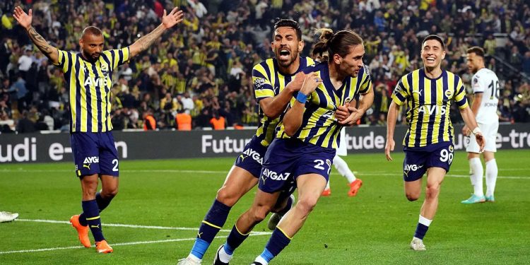 Fenerbahçe geriye düştüğü maçlarda 20 puan topladı