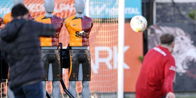 Antrenmanlarında teknoloji kullanan Galatasaray meyvesini aldı