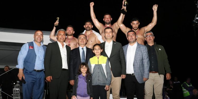 Gazipaşa'da başpehlivan İsmail Erkal oldu