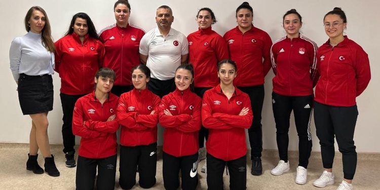 Halterde kazanılan 22 madalya camianın yüzünü güldürdü