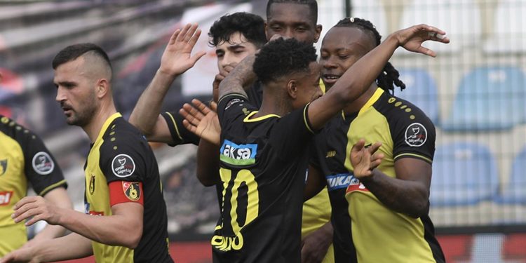 İstanbulspor Başakşehir’i tek golle geçti