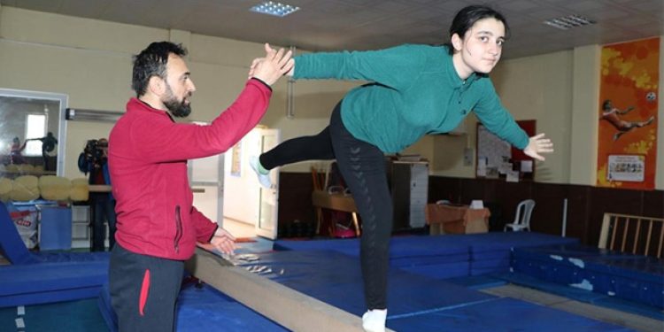 Hobi amaçlı başladığı jimnastikte ikinci şampiyonluk peşinde