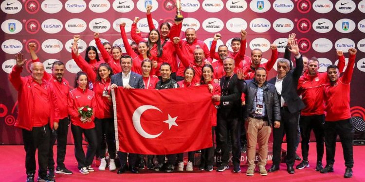 Kadın Güreş Milli Takımı Avrupa ikincisi oldu