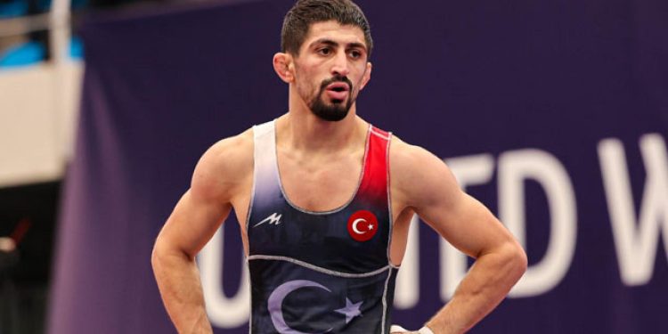 Milli güreşçi Kerem Kamal unvanını korumayı hedefliyor