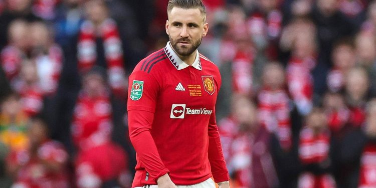 Manchester United Shaw’un sözleşmesini uzattı