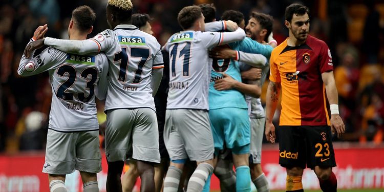 Başakşehir üçüncü kez yarı finalde