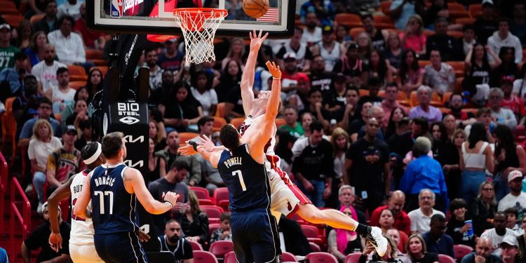 NBA’de Miami Heat 3 maç sonra kazandı