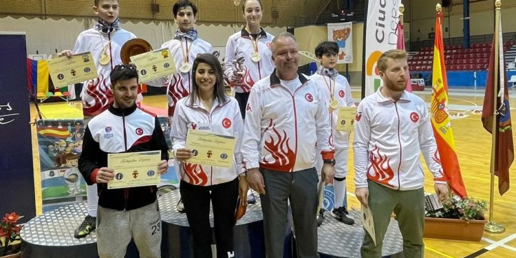 Milli eskrimciler İspanya’da 4 madalya kazandı