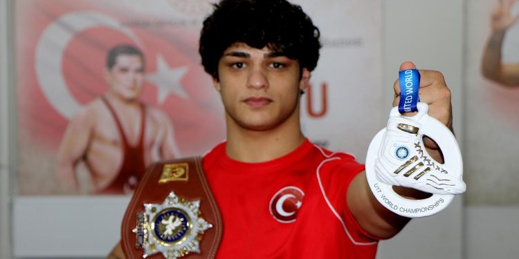 Milli güreşçi Alperen Berber’in hedefi olimpiyat şampiyonluğu