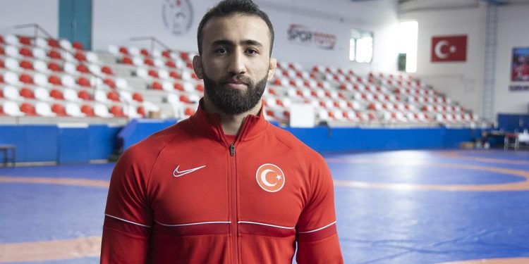 Milli güreşçi Burhan Akbudak depremzedeler için güreşecek