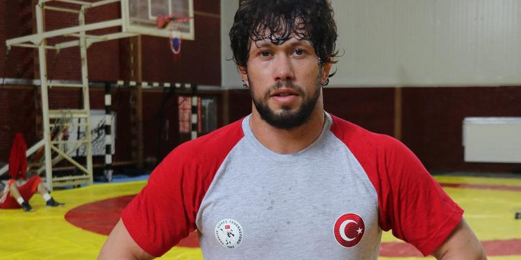 Milli güreşçi Selçuk Can “çifte bayram” yaşatmak istiyor