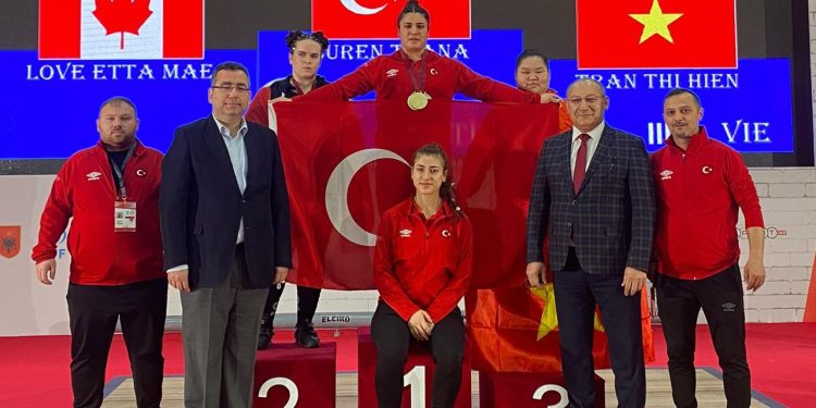 Milli sporculardan 17 madalya