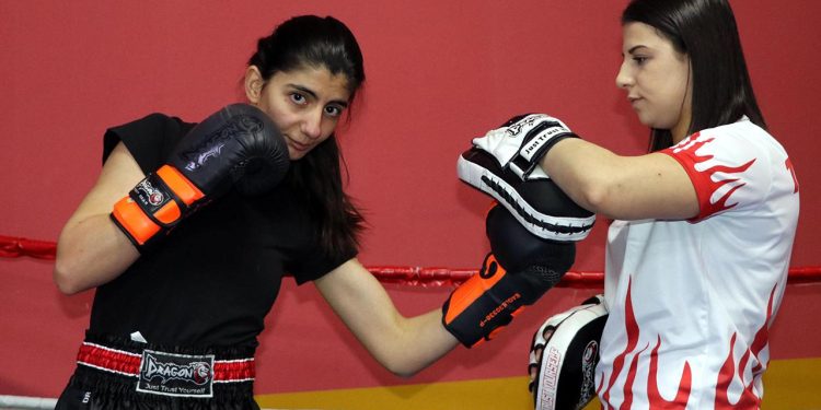 Futbolda başarı elde edemeyince muaythaiyede Avrupa şampiyonu oldu