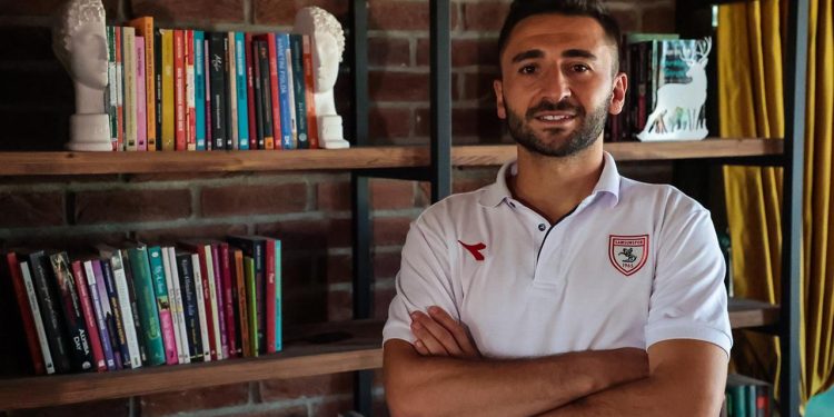Çocukken tribünden desteklediği Samsunspor ile şampiyon olmak istiyor