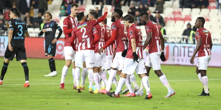 Sivasspor Trabzonspor’u 4 golle geçti