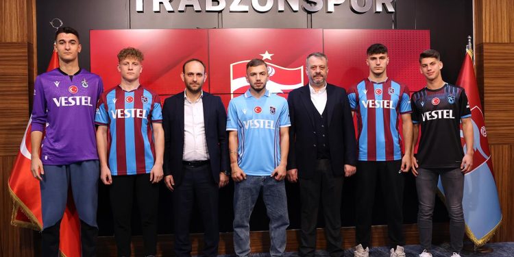 Trabzonspor’dan 5 genç oyuncuya profesyonel sözleşme