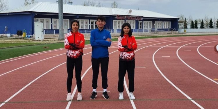 Üçüz sporcular depremin etkisinden atletizmle kurtulmaya çalışıyor