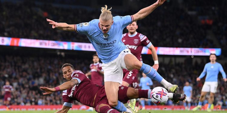 Manchester City zirveyi devraldı