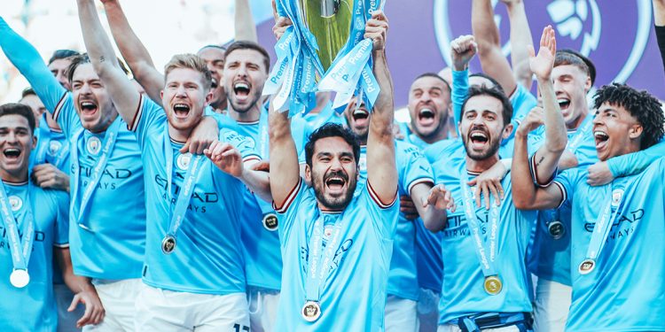 City şampiyonluk kupasını aldı