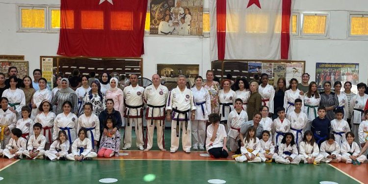 Sporcular, Federasyonun 46. kuruluş yılına özel mücadele etti